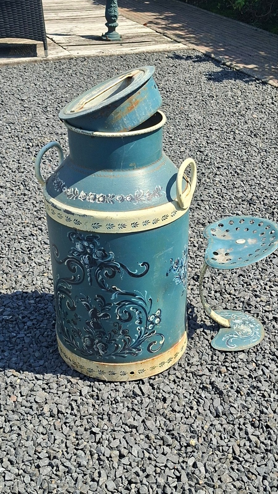 Decoratieve Melkbus met Tractorstoel - 65 cm, Ophalen