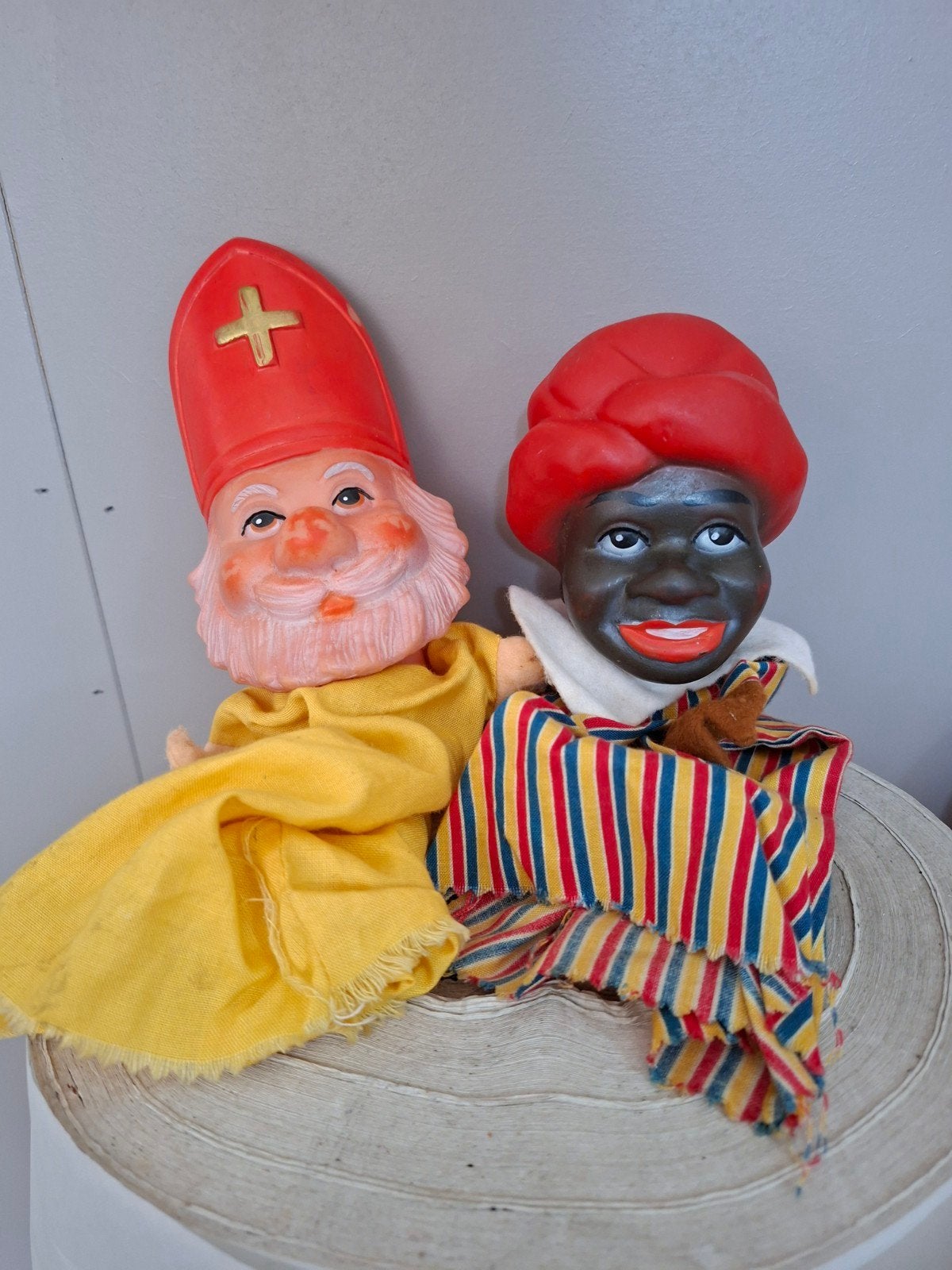 2 oude handpoppen sint en piet, Ophalen of Verzenden
