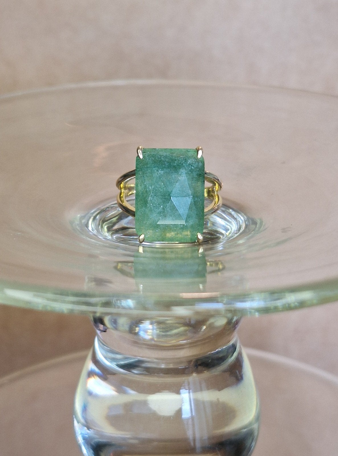vergulde edelsteen ring, Nieuw, Ophalen of Verzenden, Dame of Heer, Met edelsteen