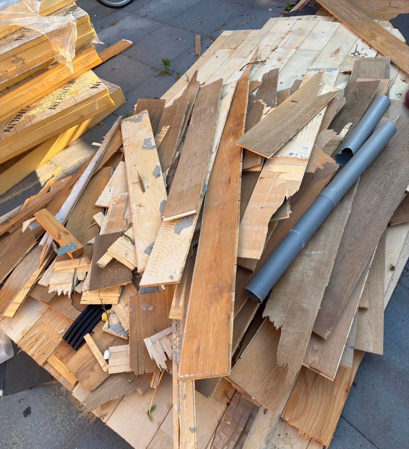 Gratis af te halen: hout / gelijmde vloer (restmateriaal), Minder dan 3 m³, Ophalen