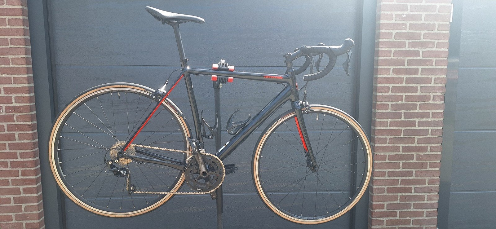 Cannondale CAAD Optimo 105 racefiets - Zwart met rode accent, Fietsen en Brommers, Fietsen | Racefietsen, Gebruikt, Velgrem, Aluminium