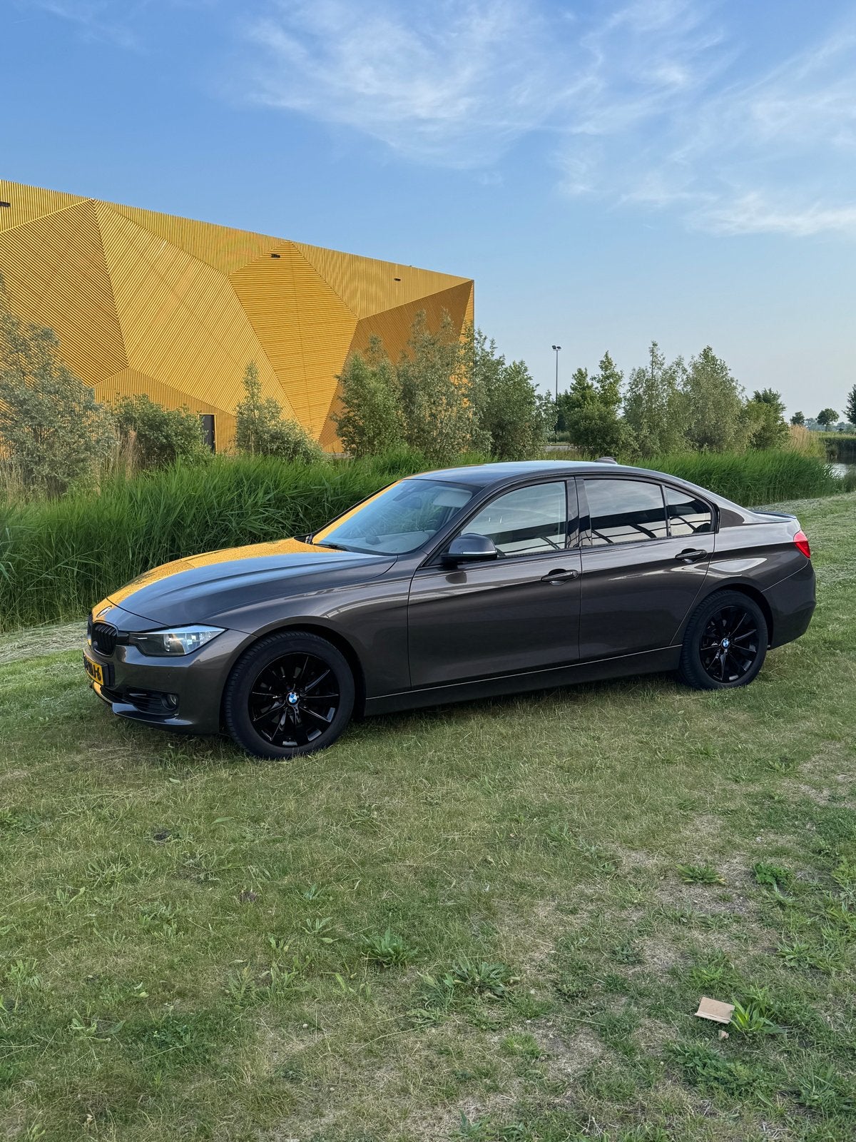 BMW 3-Serie 2.0IX 320 135KW Aut8 (f30) 2012 Bruin, Auto's, BMW, Achterwielaandrijving, 4 cilinders, Bruin, Origineel Nederlands