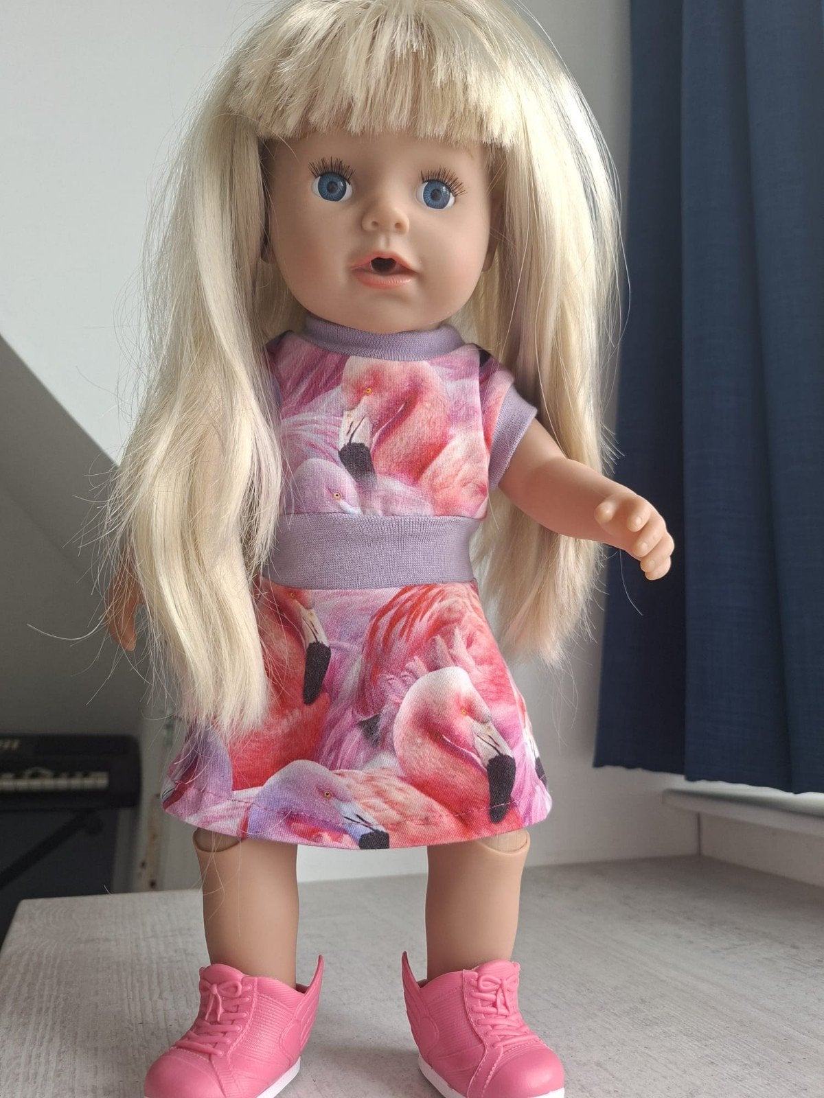 Mooie pop met blond haar en roze jurk, Ophalen, Zo goed als nieuw, Overige typen