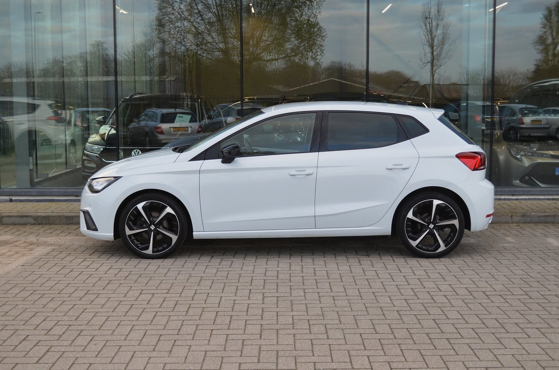 Seat Ibiza 1.0 TSI FR Business Intense | Automaat | Carplay, Auto's, Adaptive Cruise Control, Stof, Gebruikt, Zwart