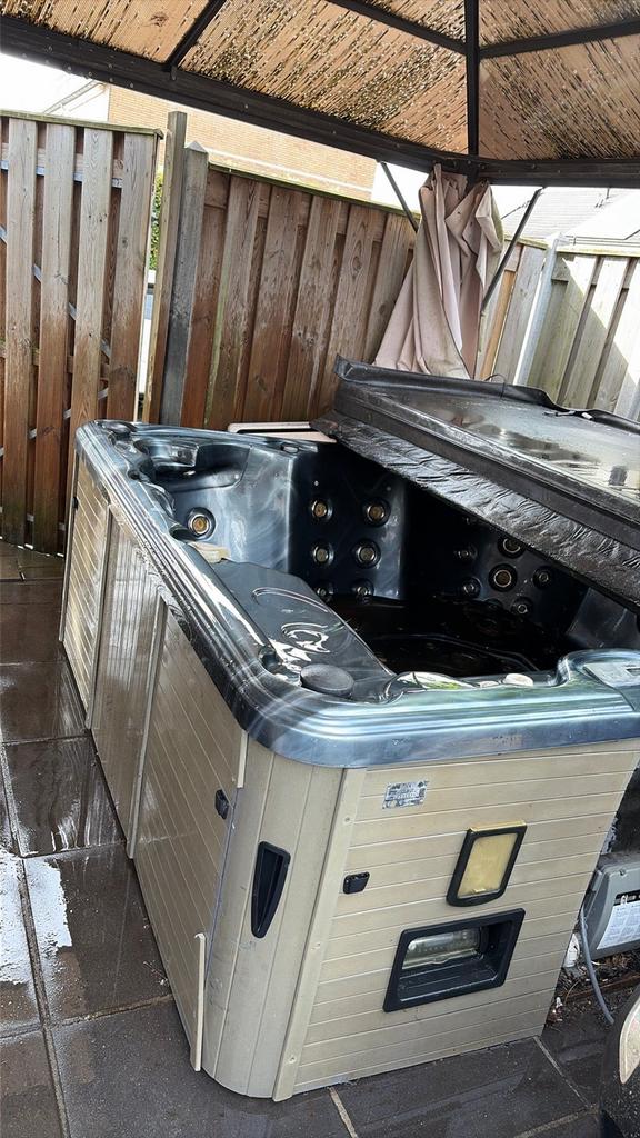 6 persoons Jacuzzi balboa besturing, Ophalen, Gebruikt