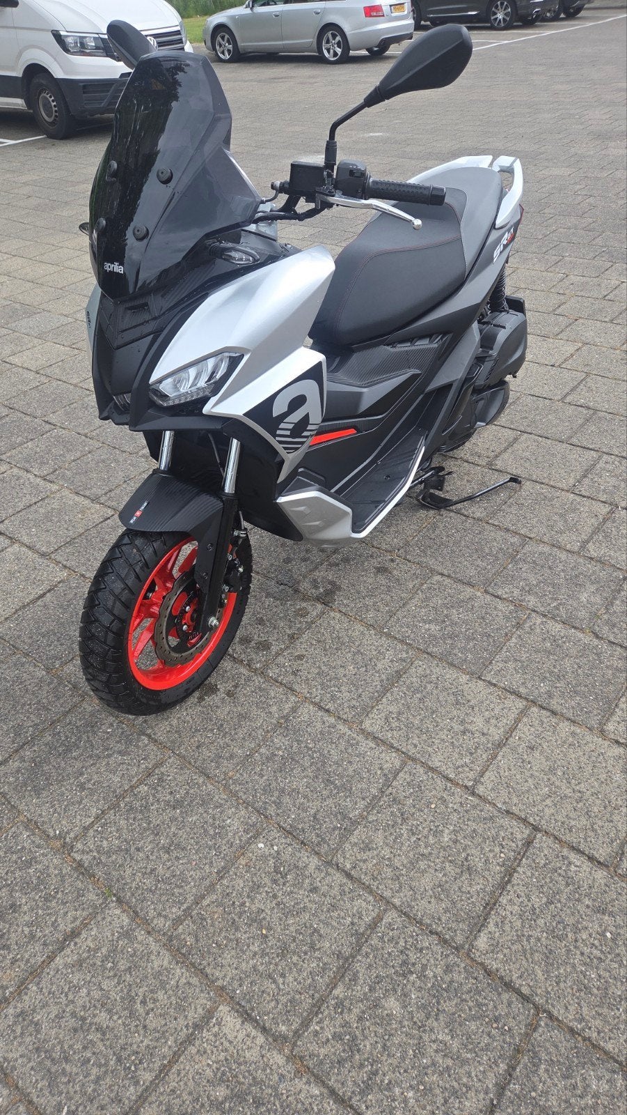 Aprilia SR GT 200 - Sportieve en comfortabele motorscooter, Motoren, Motoren | Aprilia, Particulier, Scooter, Ophalen