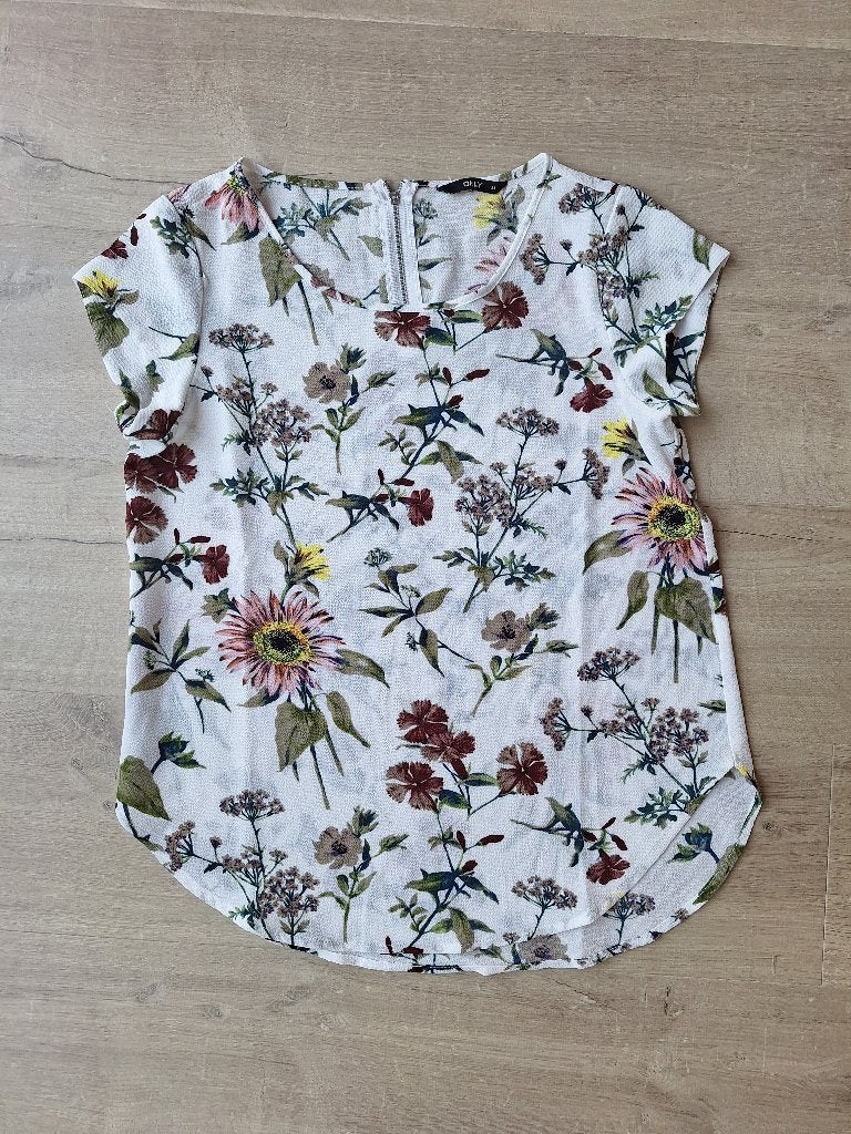 Only top wit met bloemen maat 34, Kleding | Dames, Tops, Zo goed als nieuw, Maat 34 (XS) of kleiner, Wit, Korte mouw, Ophalen of Verzenden