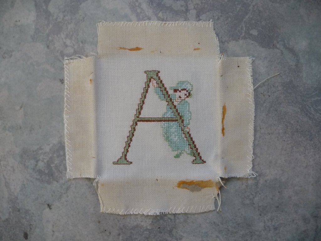 Borduurwerk "Letters", Hobby en Vrije tijd, Borduren en Borduurmachines, Ophalen of Verzenden, Gebruikt, Handborduren, Onderdeel of Toebehoren