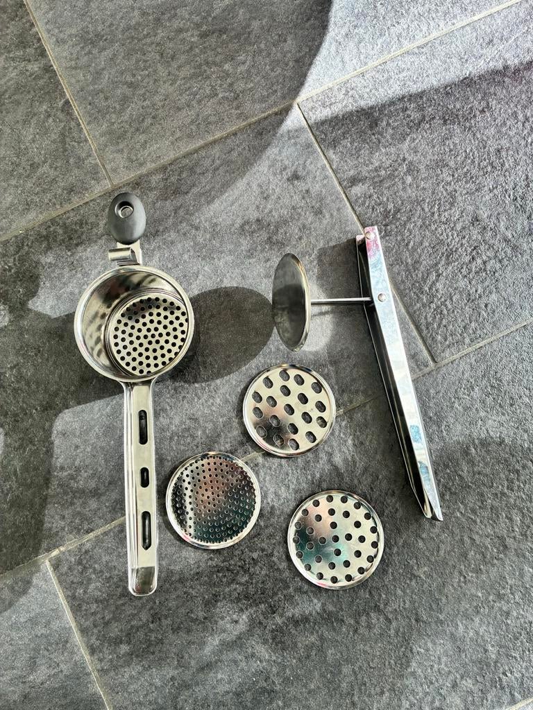 Spaghetti maker / Spätzlepers met 3 verschillende schijven, Ophalen of Verzenden, Gebruikt