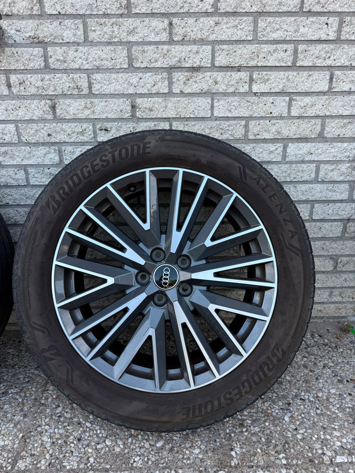 Audi Velgen met Bridgestone Alenza Zomerbanden 235/45 R19, Gebruikt, Banden en Velgen, 235 mm, Personenwagen