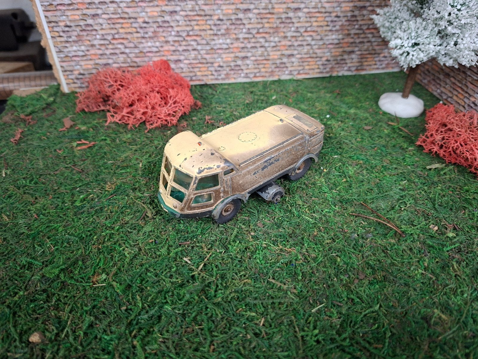 Dinky toys veegwagen, Hobby en Vrije tijd, Modelauto's | 1:50, Ophalen of Verzenden, Gebruikt, Bus of Vrachtwagen, Dinky Toys