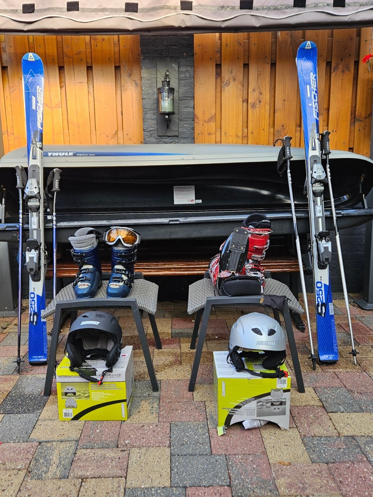 Complete ski-uitrusting: ski's, schoenen, stokken, helmen, Ophalen, 160 tot 180 cm, Skiën, Ski's