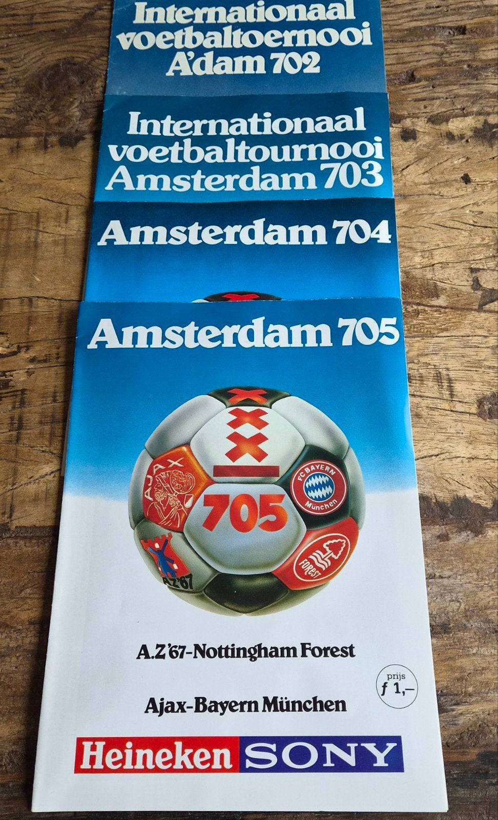 Amsterdam toernooi programma boekjes met elftal foto's., Verzamelen, Ophalen of Verzenden, Gebruikt, Boek of Tijdschrift