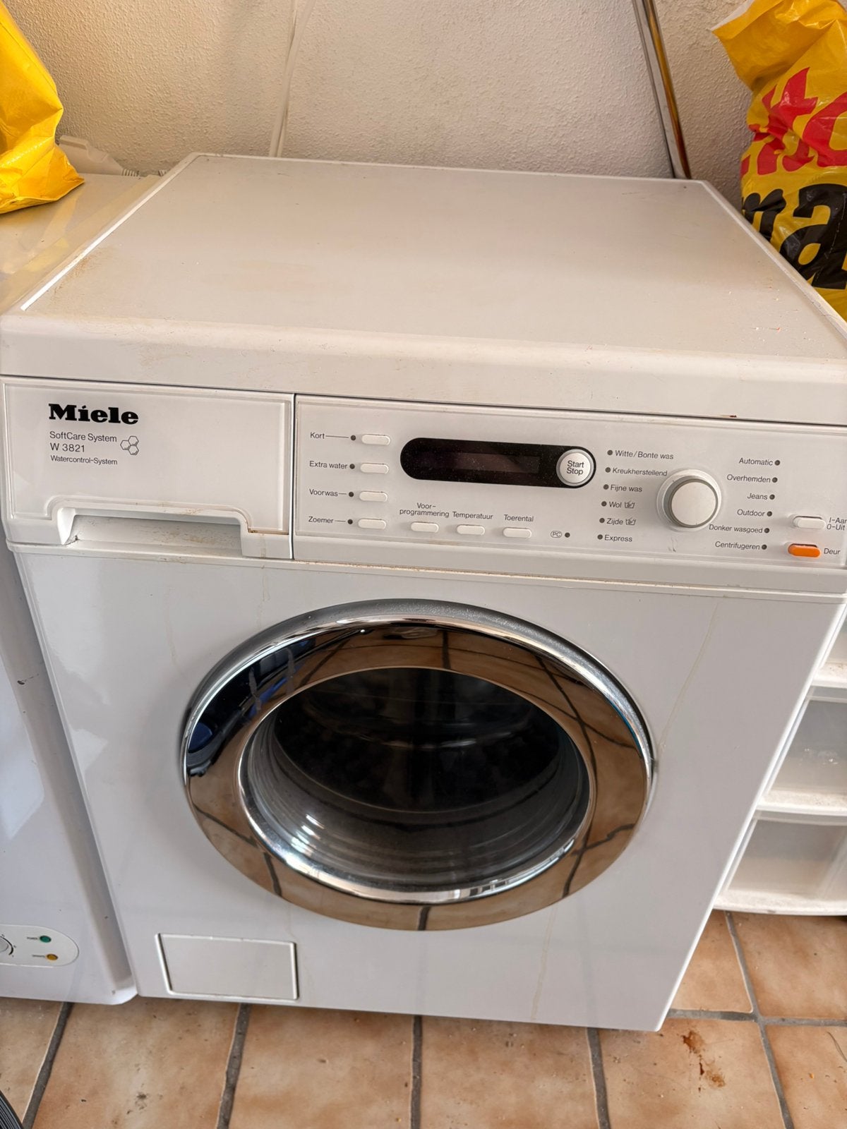 Miele Wasmachine W3821, Ophalen, Zo goed als nieuw, 1200 tot 1600 toeren, 85 tot 90 cm