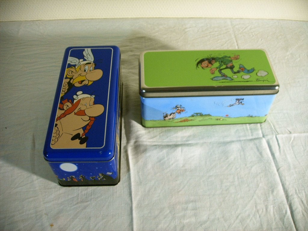 Twee koekjesblikken met stripfiguren., Verzamelen, Ophalen of Verzenden, Zo goed als nieuw, Koek(jes), Overige merken