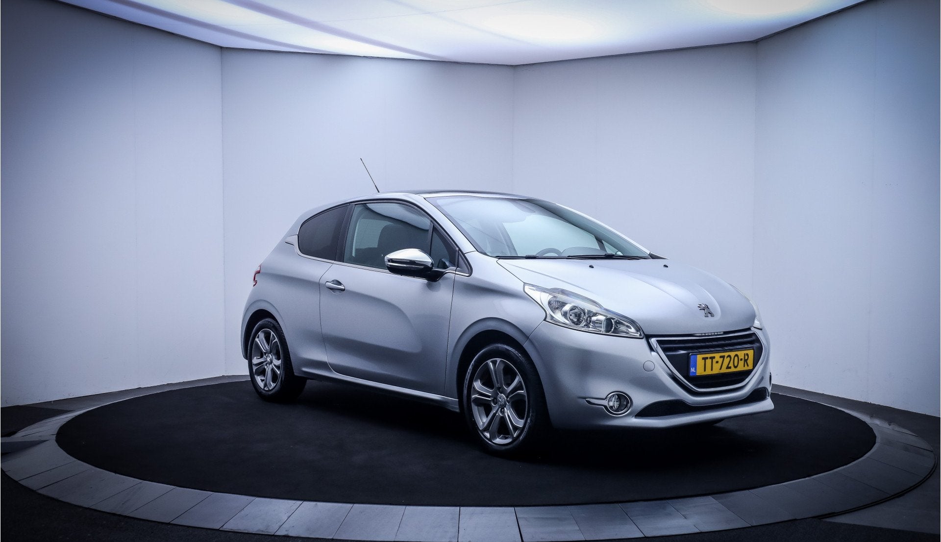 Peugeot 208 1.2 VTi Allure PANO | CLIMA | CRUISE | BLUETOOTH, Voorwielaandrijving, Euro 5, Gebruikt, 82 pk
