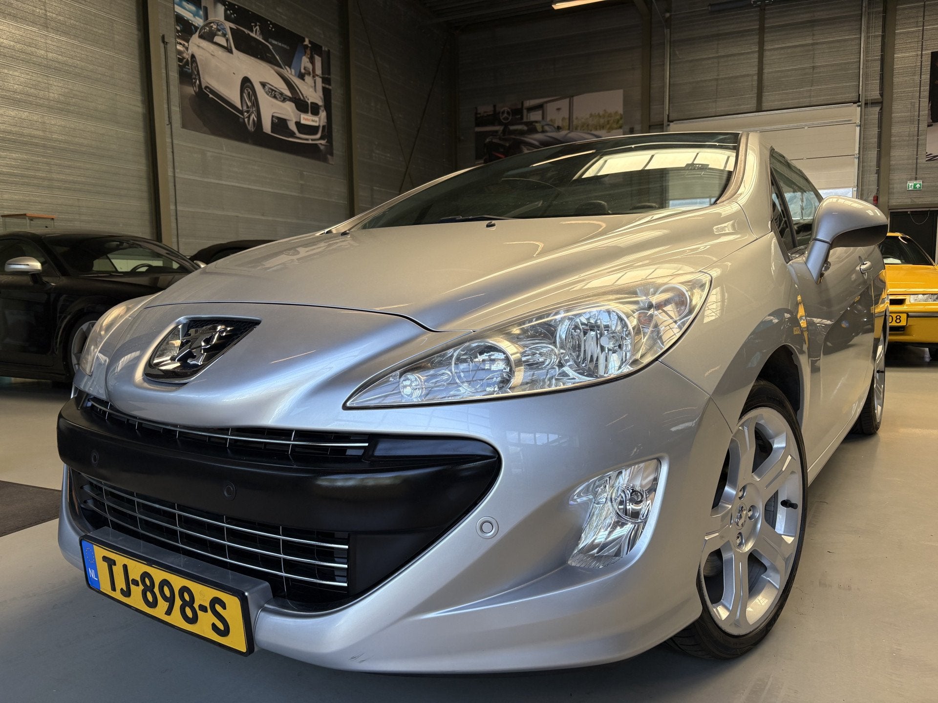 Peugeot 308 CC 1.6 THP Feline Airco, Leder, Nekverwarming, Voorwielaandrijving, Euro 5, 1490 kg, Zwart