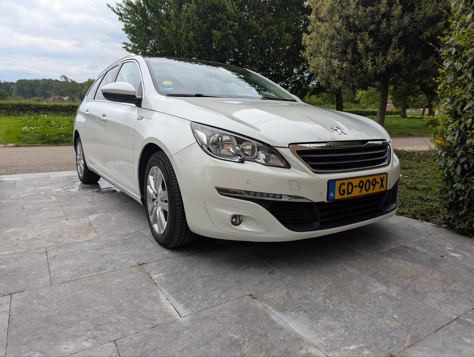Peugeot 308 1.6 Bluehdi 120pk 2015 Wit, Voorwielaandrijving, 680 kg, 4 cilinders, Wit