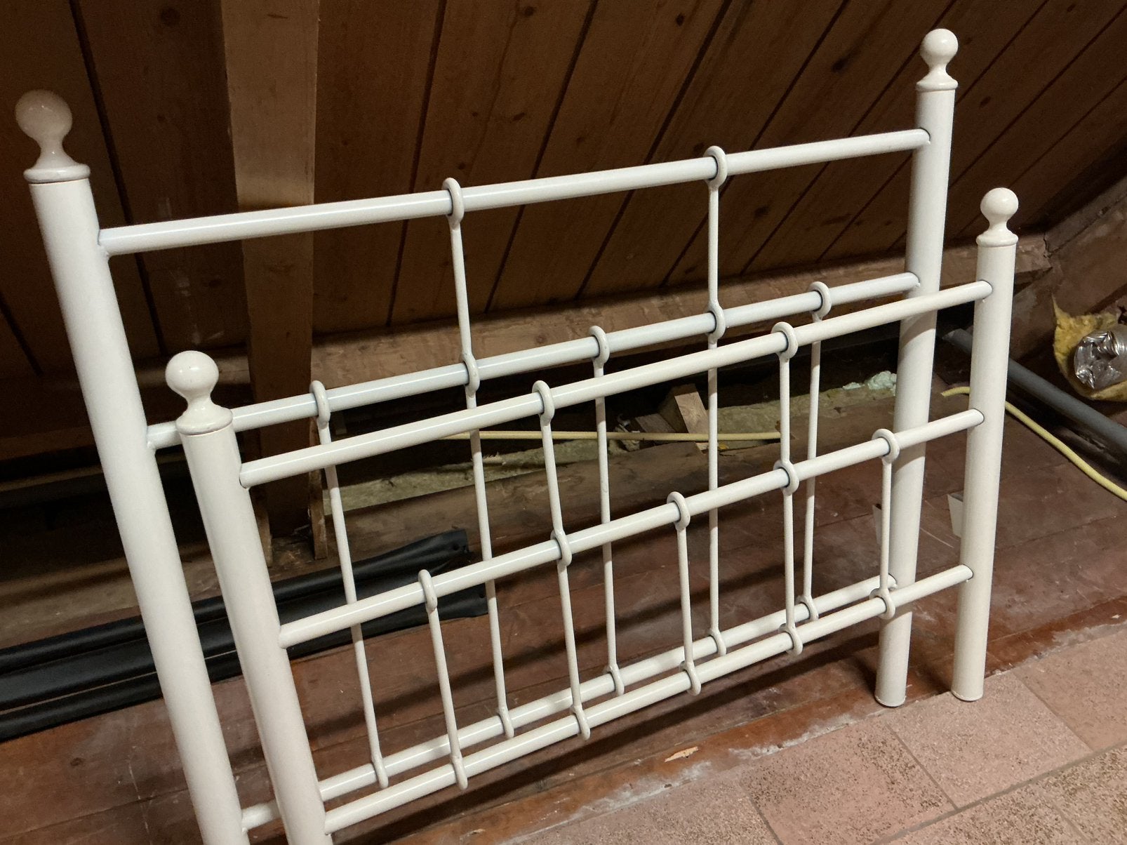 Metalen, éénpersoons spijlenbed met verstelbare lattenbodem, Ophalen, Gebruikt, 90 cm, Eenpersoons