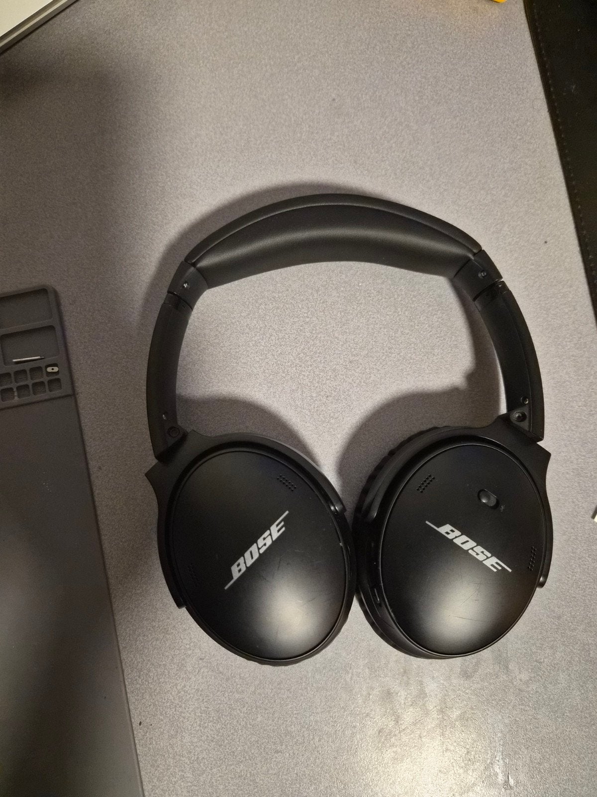 Bose QC45 Koptelefoon -  met nieuwe oorkussens, Gebruikt, Ophalen of Verzenden, Draadloos, Bose