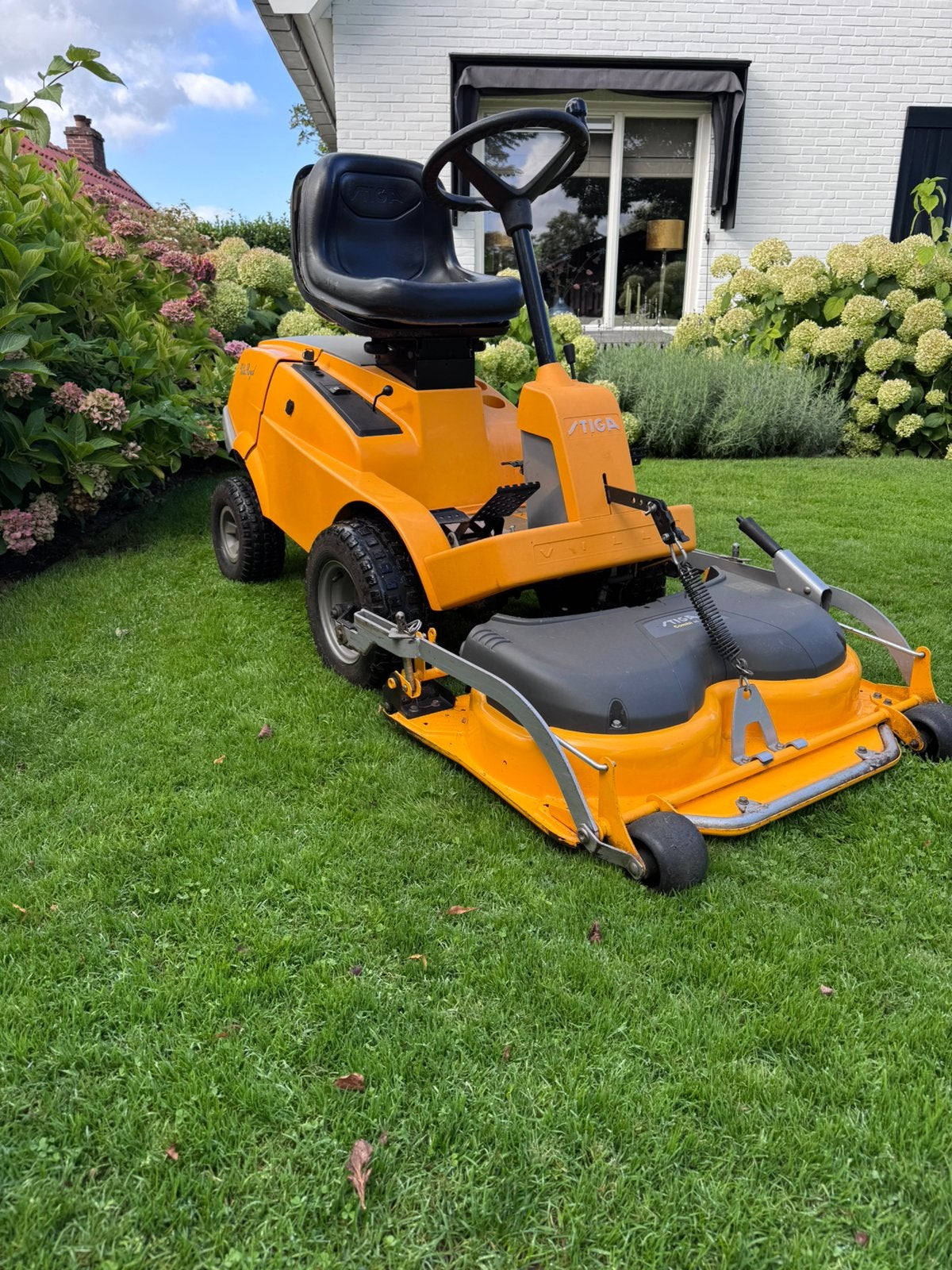 Stiga Villa Royal Frontmaaier - Honda GCV520 14 PK zitmaaier, Ophalen, Gebruikt, Elektrische starter