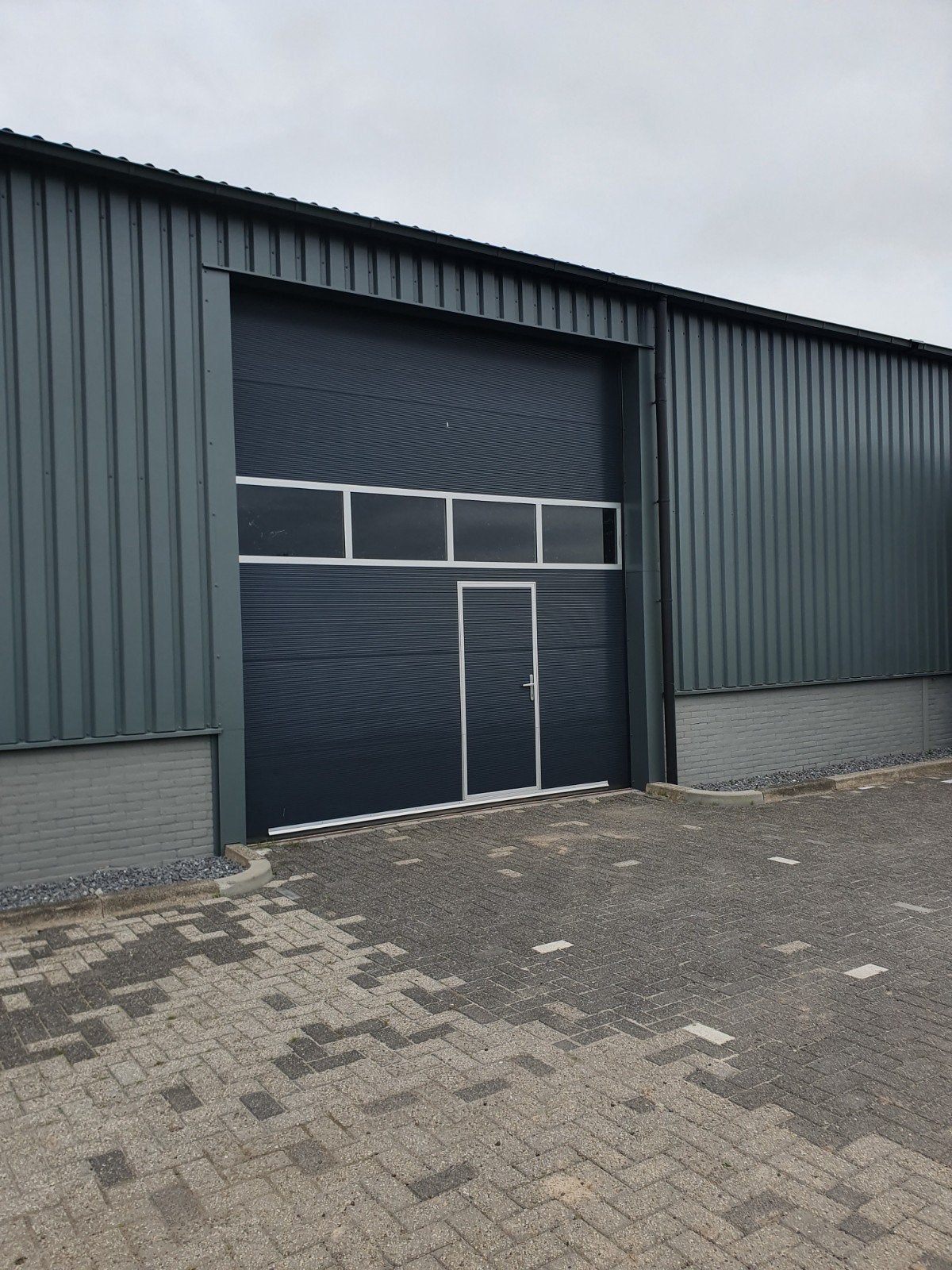 Opslag ruimte 200m2 Waardenburg, Ophalen