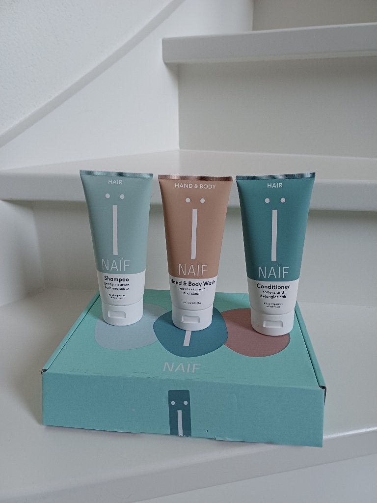 NAIF GESCHENKSET 3X200ML SHAMPOO,CONDITIONER,HAND&BODYWASH, Sieraden, Tassen en Uiterlijk, Uiterlijk | Lichaamsverzorging, Ophalen of Verzenden