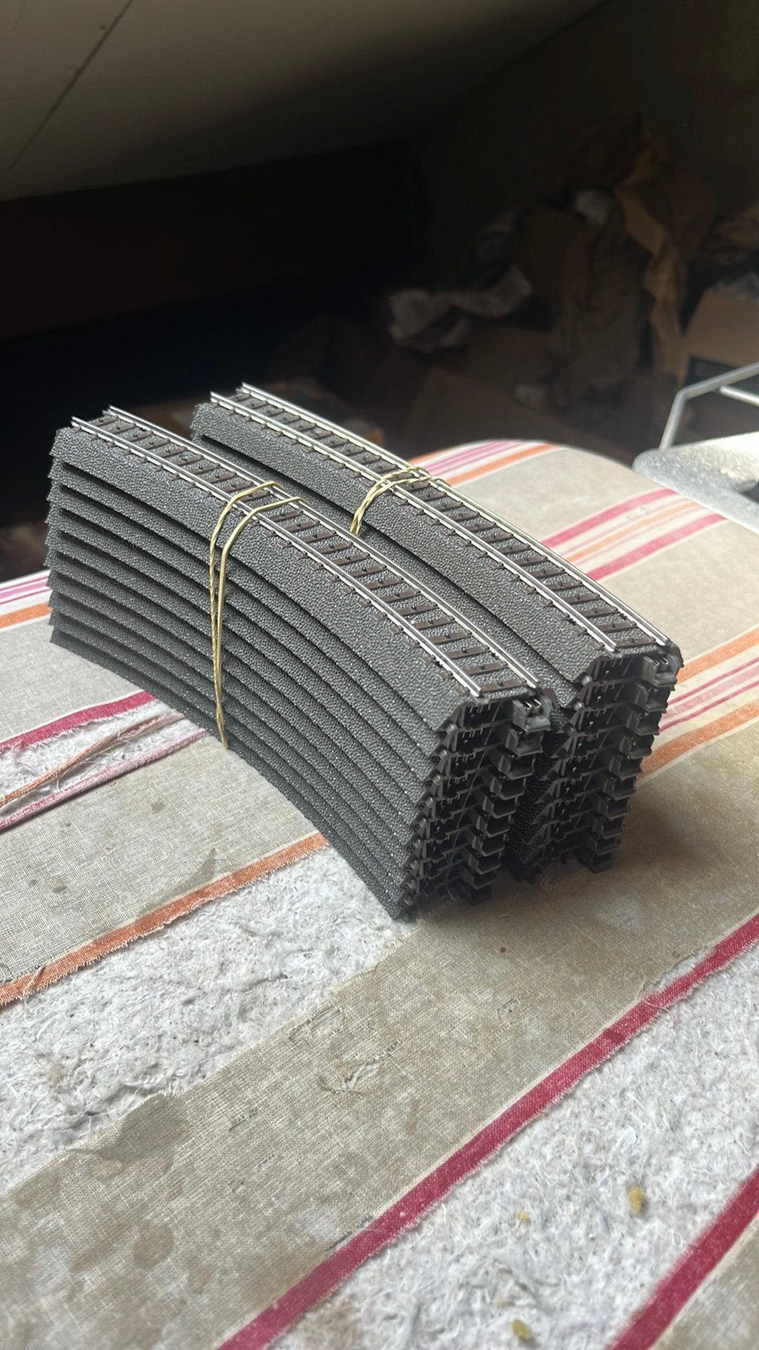 Te koop 20 gebogen rails van marklin C 24130, Wisselstroom, Rails, Ophalen of Verzenden, Zo goed als nieuw