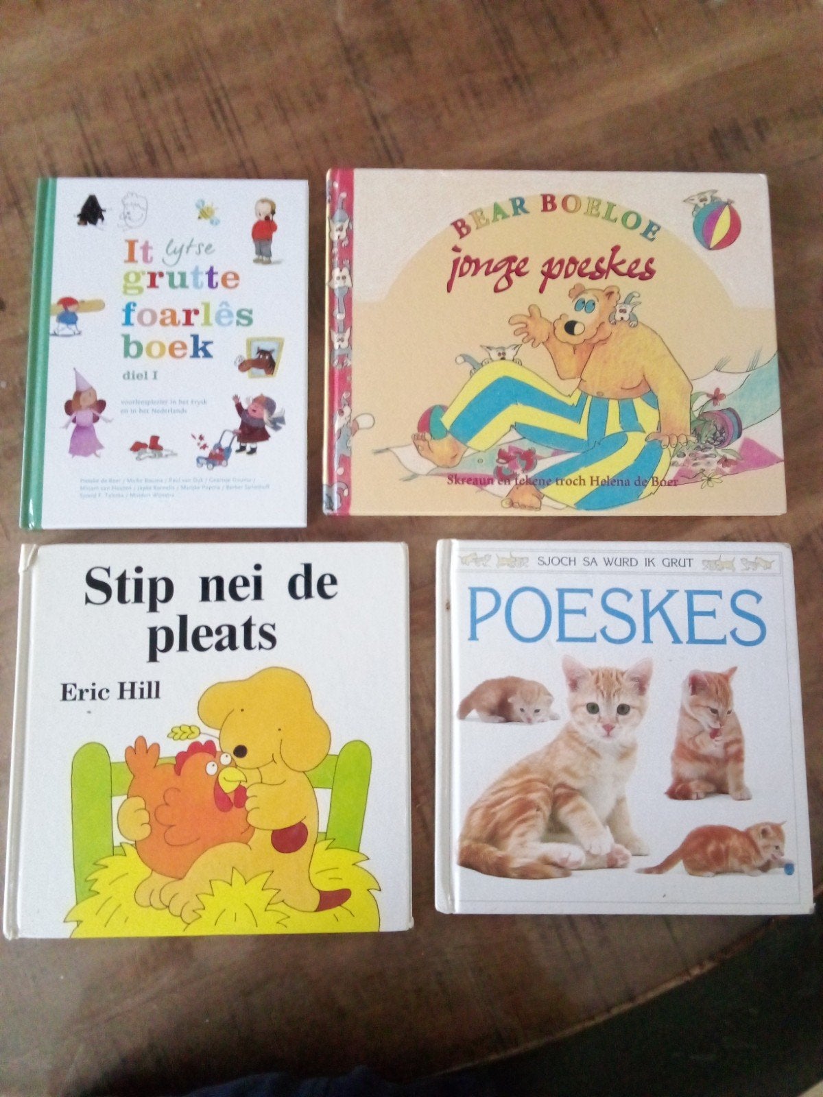 Friese kinderboeken: It lytse grutte foarlêsboek, Poeskes, Gelezen, Fictie algemeen, Jongen of Meisje, Ophalen of Verzenden