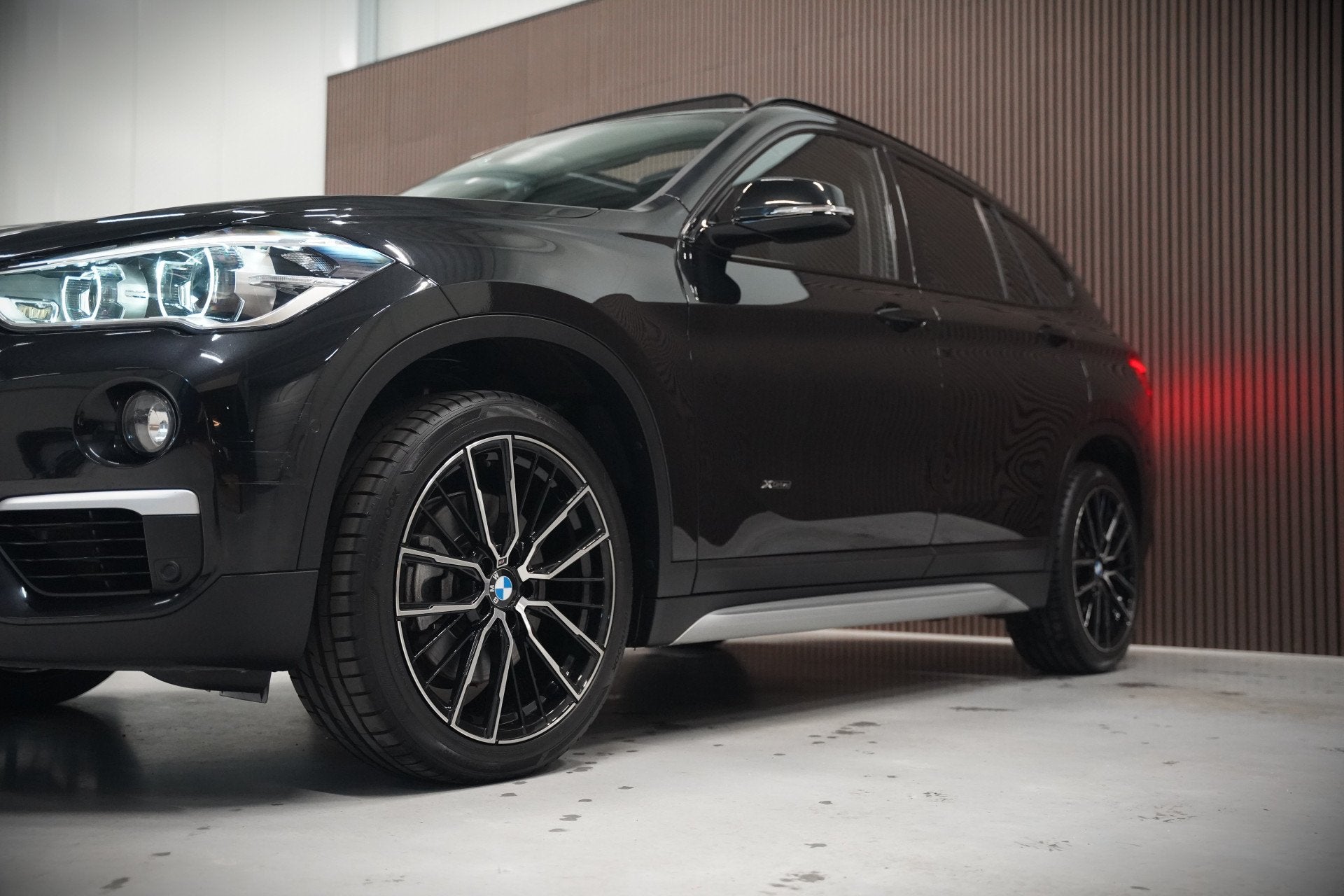 Foto 16 van BMW X1 xDrive20i High Executive | Panoramadak | Head-Up Disp