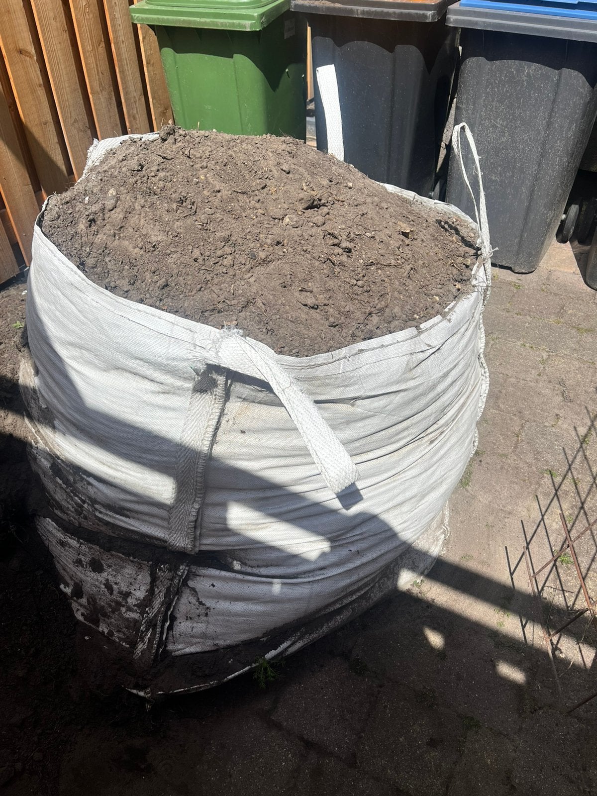 Bigbag zwart zand, Tuin en Terras, Ophalen, Zo goed als nieuw, Ophoogzand