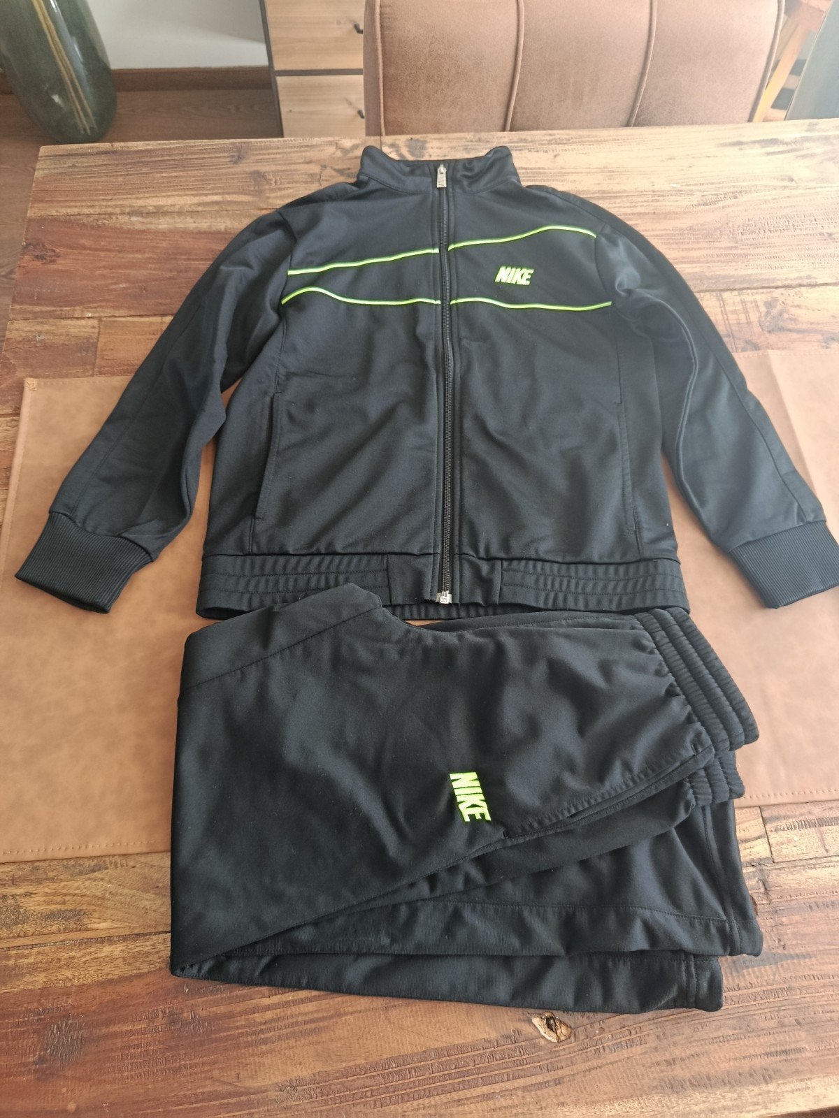Nike Trainingspak Zwart - Maat M (10-12 jaar), Kinderen en Baby's, Kinderkleding | Maat 140, Ophalen of Verzenden, Gebruikt, Nike