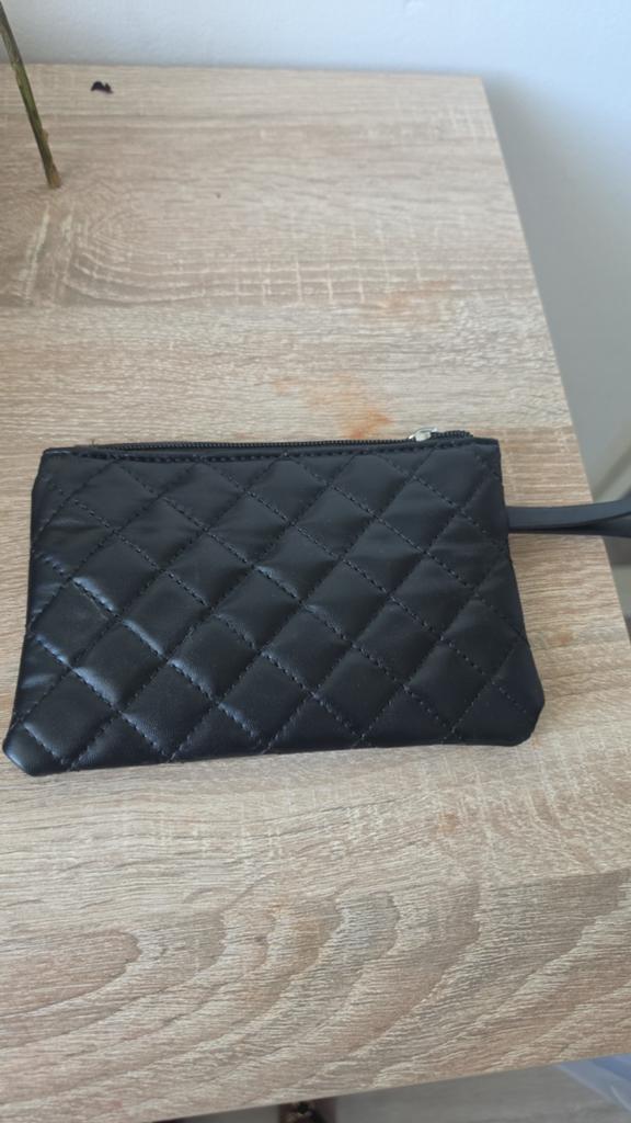 Zwart gewatteerd portemonneetje / make-up tasje, Overige merken, Zwart, Ophalen of Verzenden, Zo goed als nieuw