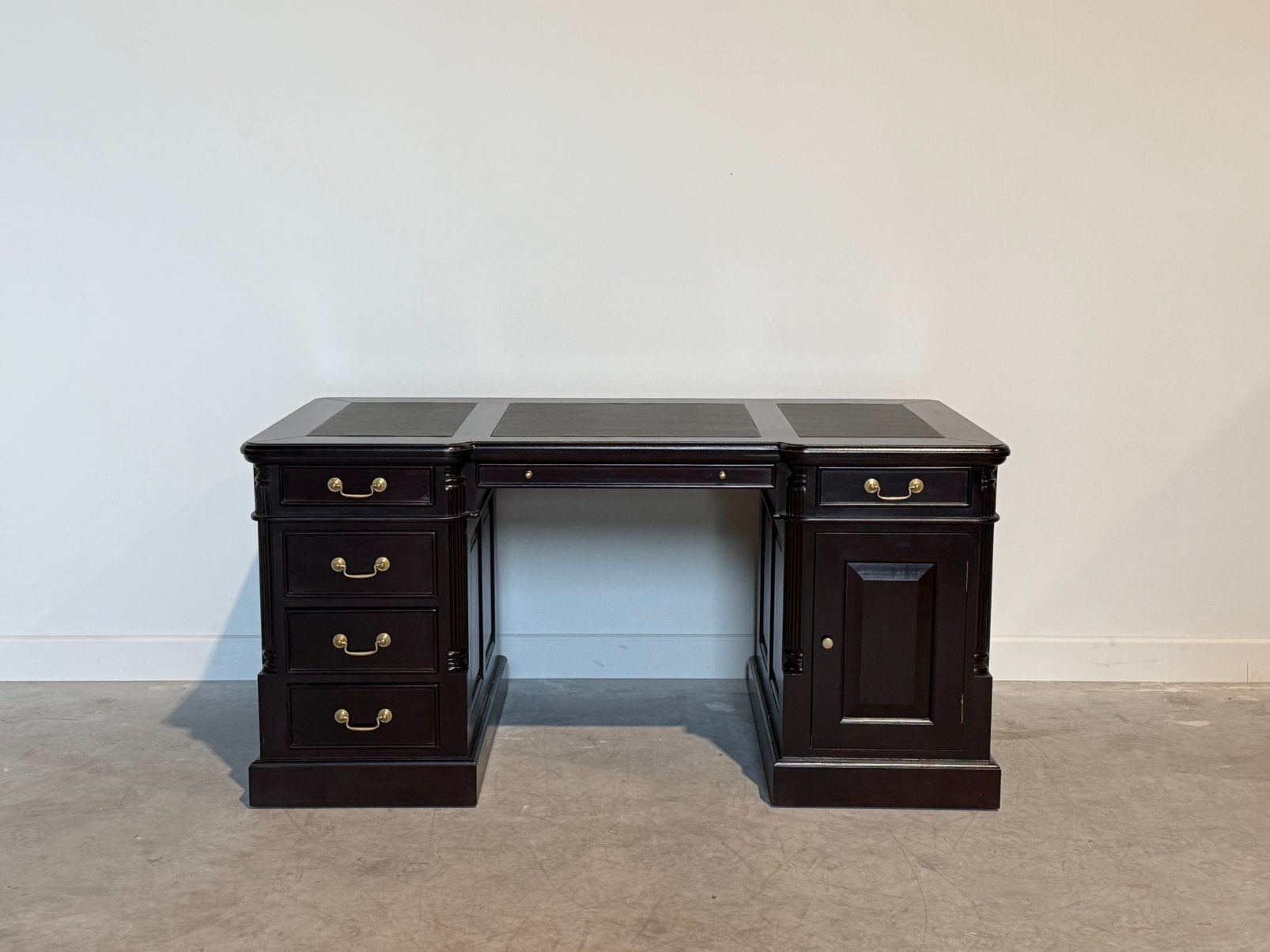 Klassiek Engels bureau #705, Overige typen, 160 cm, Hout, Bruin