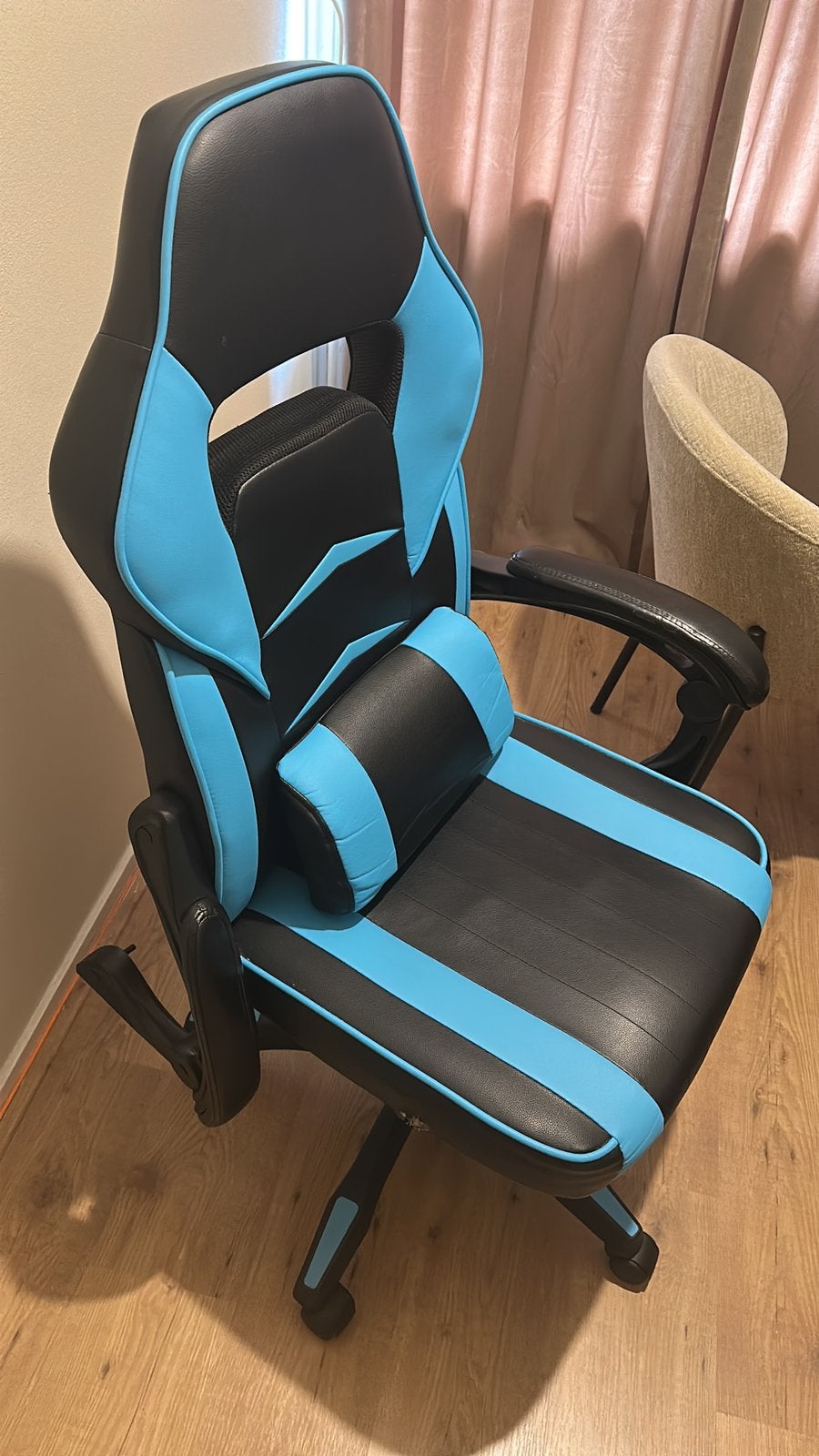 Gratis blauw-zwarte gamestoel af te halen, Ophalen, Gebruikt, Zwart, Gaming bureaustoel