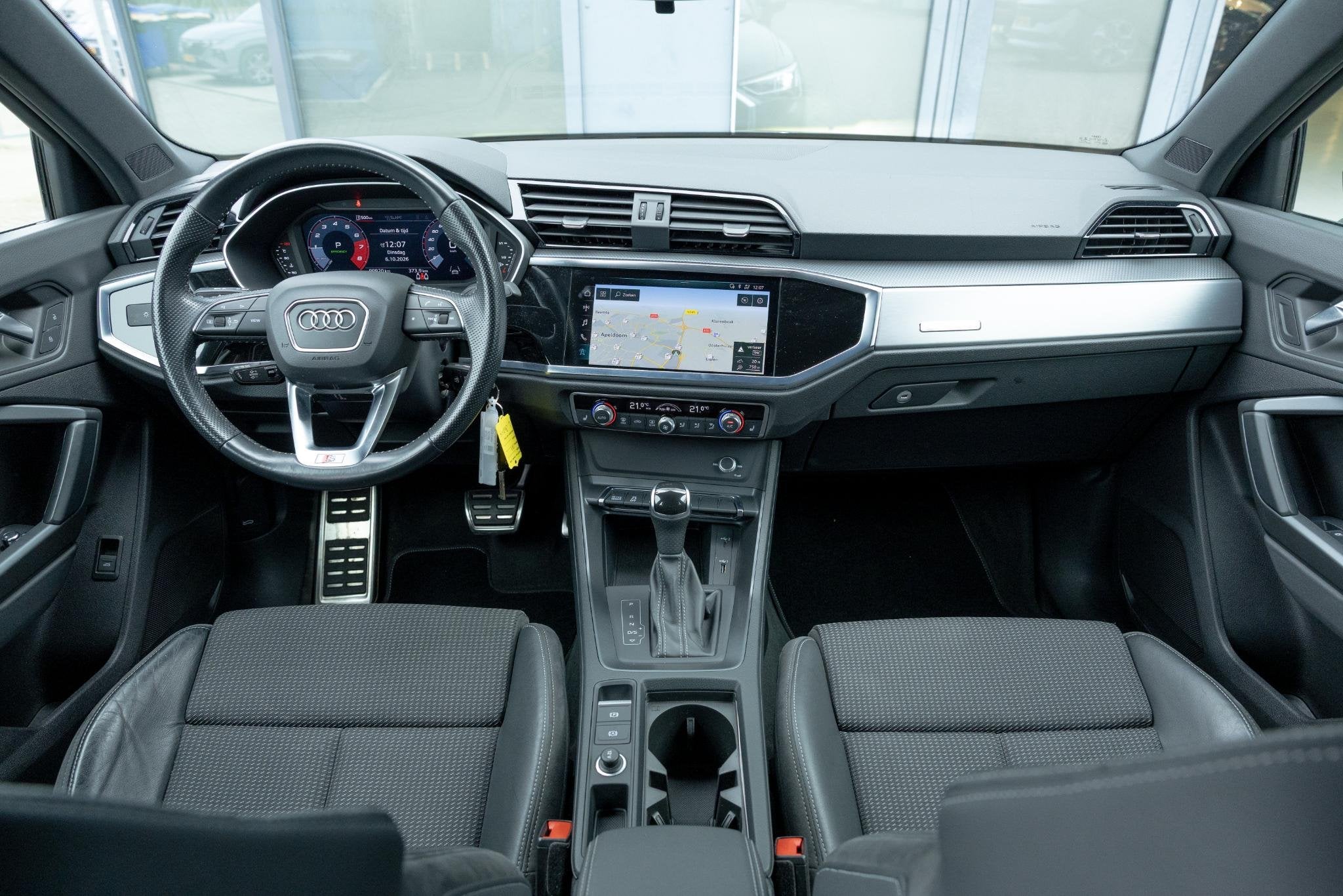 Audi Q3 35 TFSI S edition | S-Line | Parkeersensoren | Elekt, 4 cilinders, 150 pk, 1505 kg, Leder en Stof