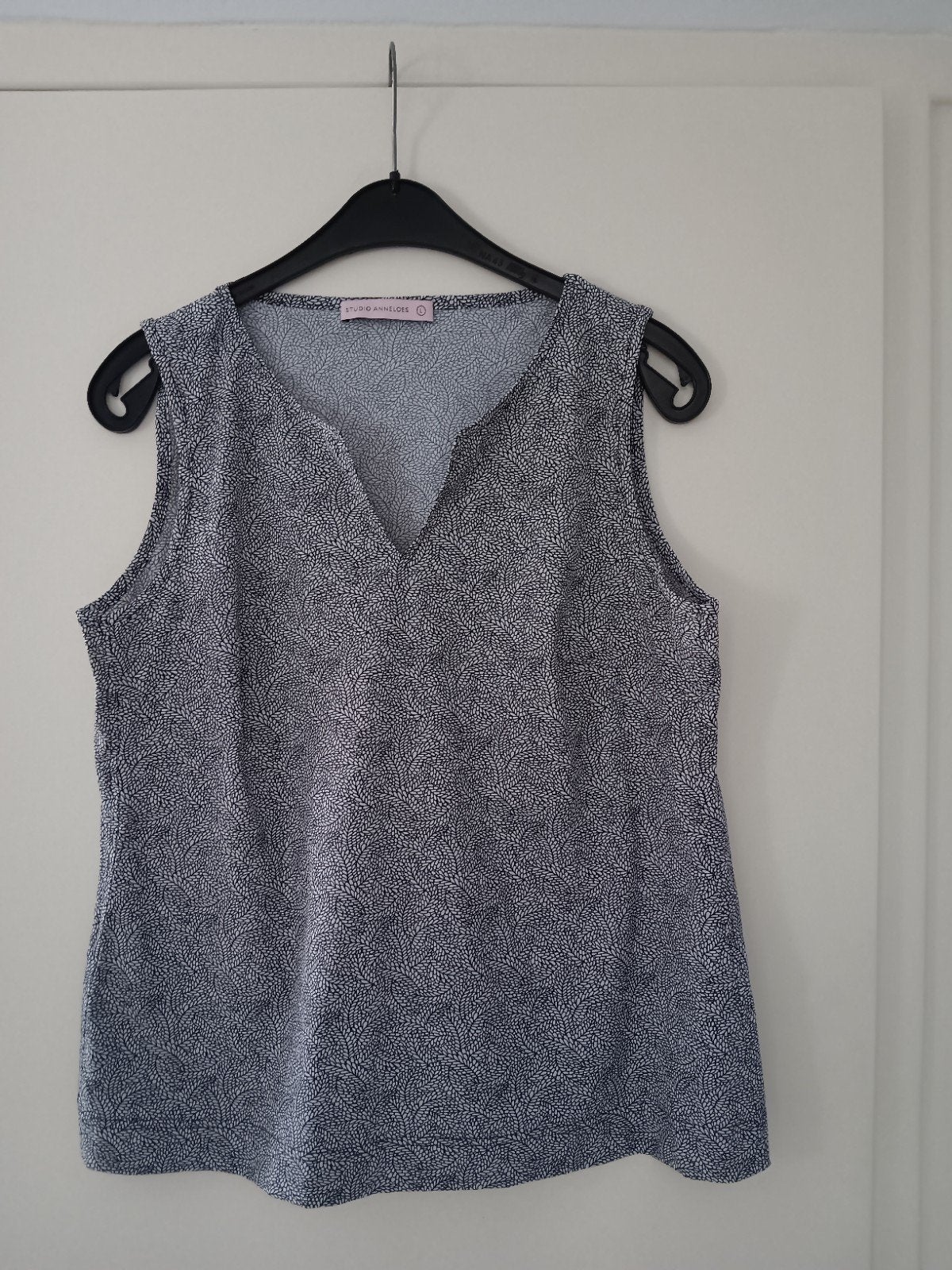 Studio Anneloes top mt: L, Ophalen of Verzenden, Zo goed als nieuw, Zwart, Zonder mouw