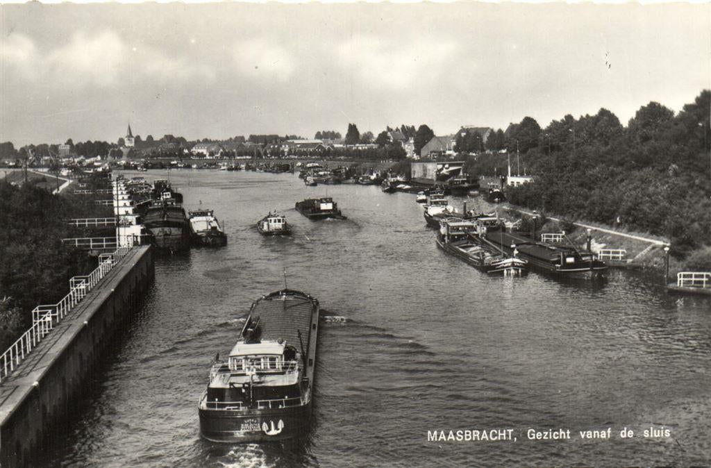 Maasbracht, Gezicht vanaf de sluis - ongelopen, Verzamelen, Ansichtkaarten | Nederland, Ongelopen, Noord-Brabant, Voor 1920, Verzenden