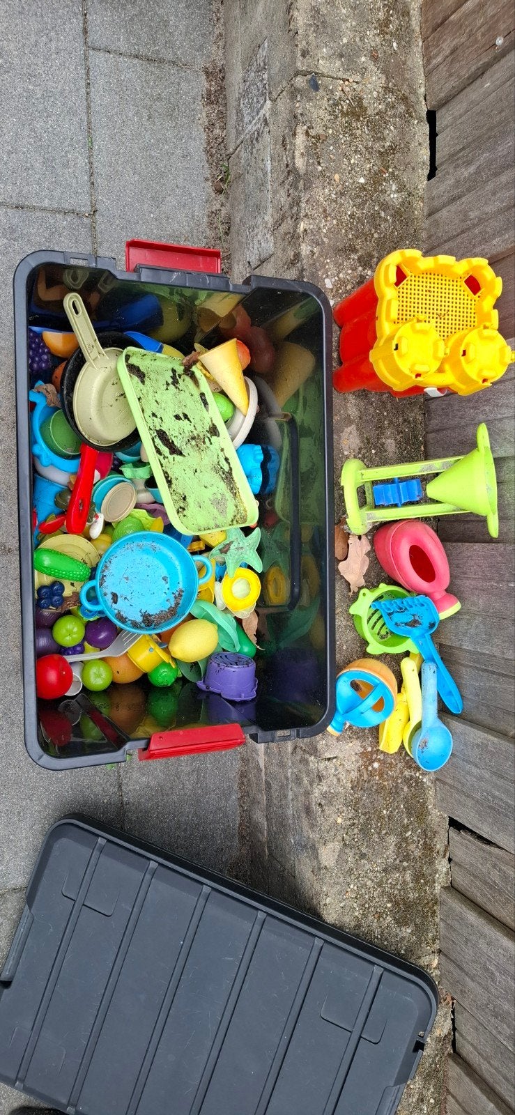 GRATIS Grote partij plastic kookspullen en beetje zandspulle, Ophalen, Gebruikt