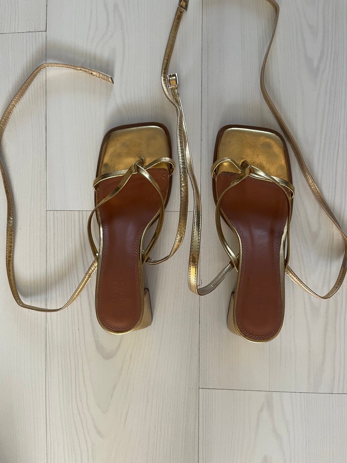 ASOS Mooie Goudkleurige Sandalen, Kleding | Dames, Schoenen, Overige kleuren, Gedragen, Sandalen of Muiltjes, Ophalen of Verzenden