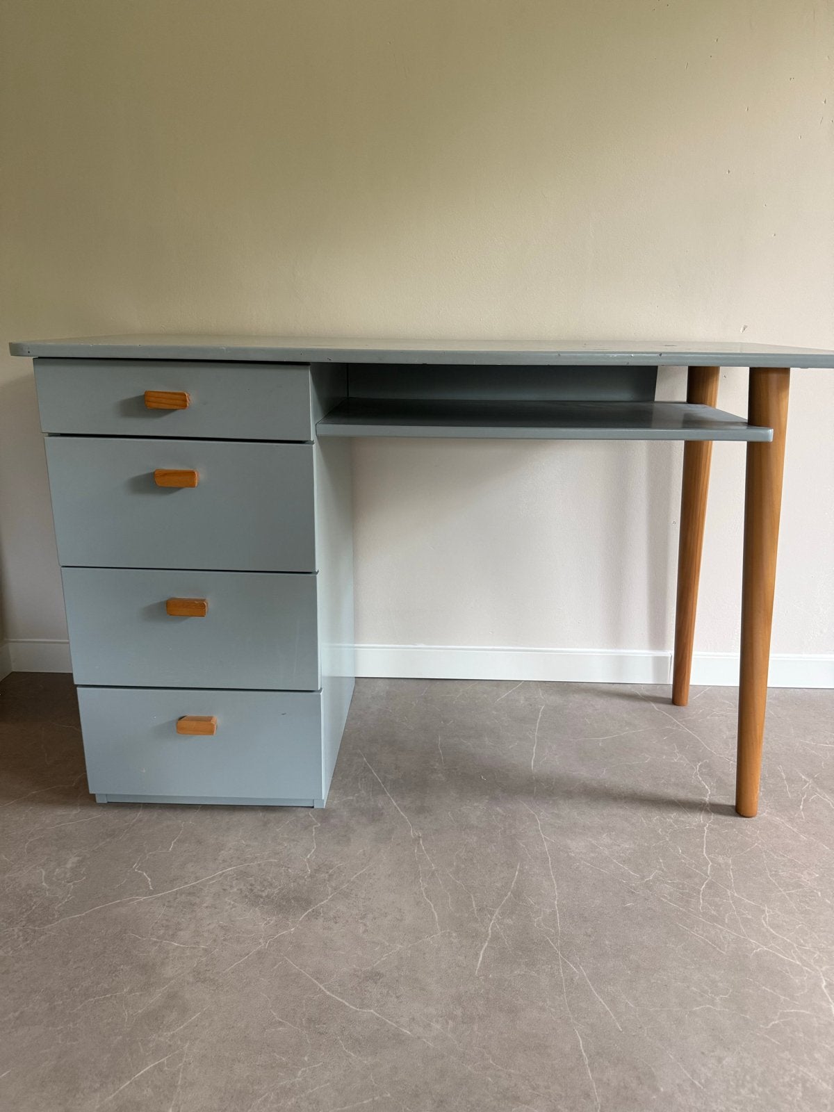 Vintage Bureau met Lades, Huis en Inrichting, Bureaus, Gebruikt, Overige typen, Overige merken, Vintage, Hout, Grijs, Met lades