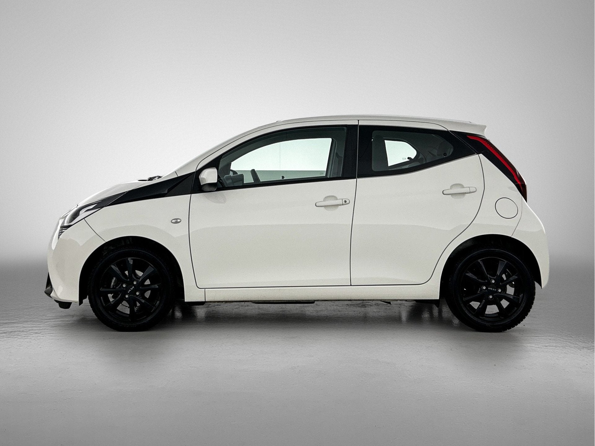 Toyota Aygo 1.0 VVT-i x-play (bj 2019), Voorwielaandrijving, 12 maanden, Stof, Gebruikt
