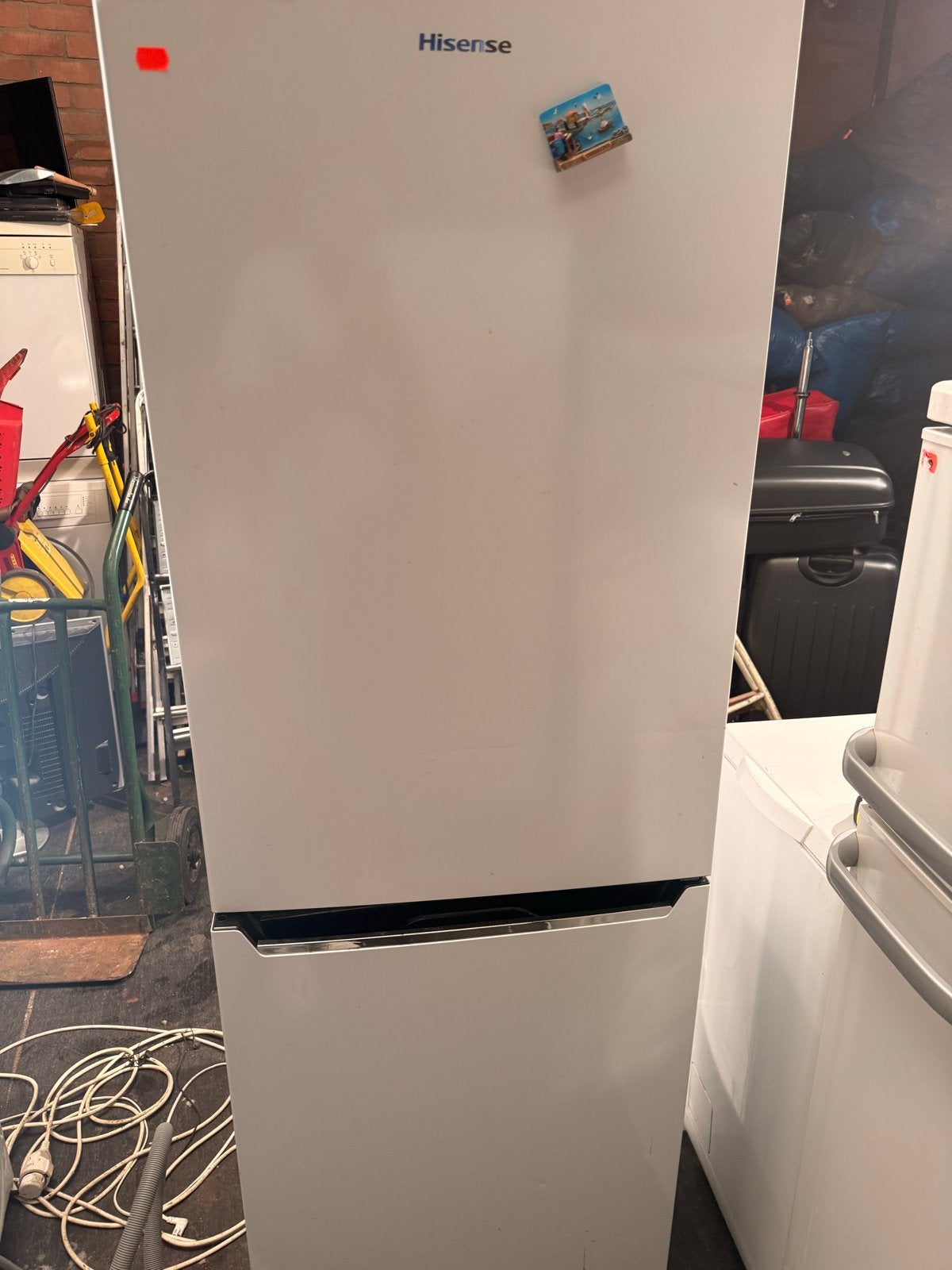 Hisense RB371N4EW1 Koel-vriescombinatie A+ Total No Frost, Witgoed en Apparatuur, Ophalen, Gebruikt, 200 liter of meer, Met aparte vriezer