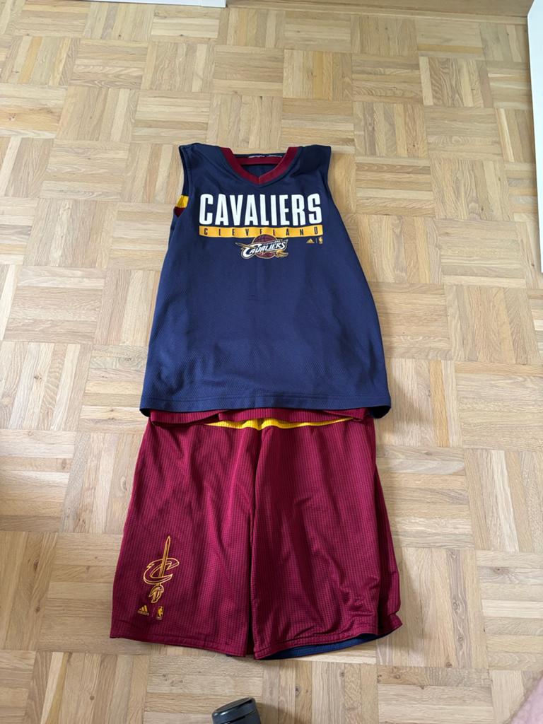 Cleveland Cavaliers basketbal tenue - Maat 152 (omkeerbaar), Ophalen of Verzenden, Gebruikt