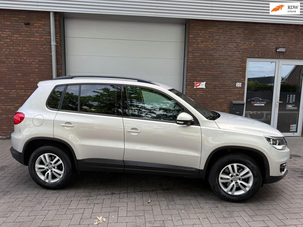 Volkswagen Tiguan 1.4 TSI Easyline|AIRCO|NIEUWE APK|NAVIGATI, Auto's, Voorwielaandrijving, Euro 5, Gebruikt, Zwart