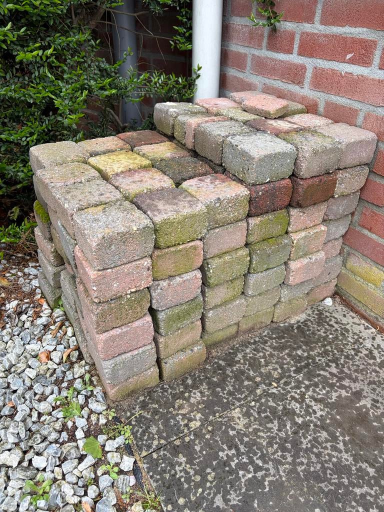 Gratis afhalen 150 trommelsteentjes (Veghel), Ophalen, Gebruikt, Klinkers, Minder dan 5 m²