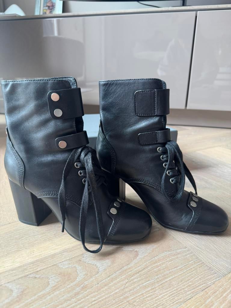 Lola Cruz enkellaars/hak 38 zgan!, Kleding | Dames, Schoenen, Ophalen of Verzenden, Zo goed als nieuw, Zwart