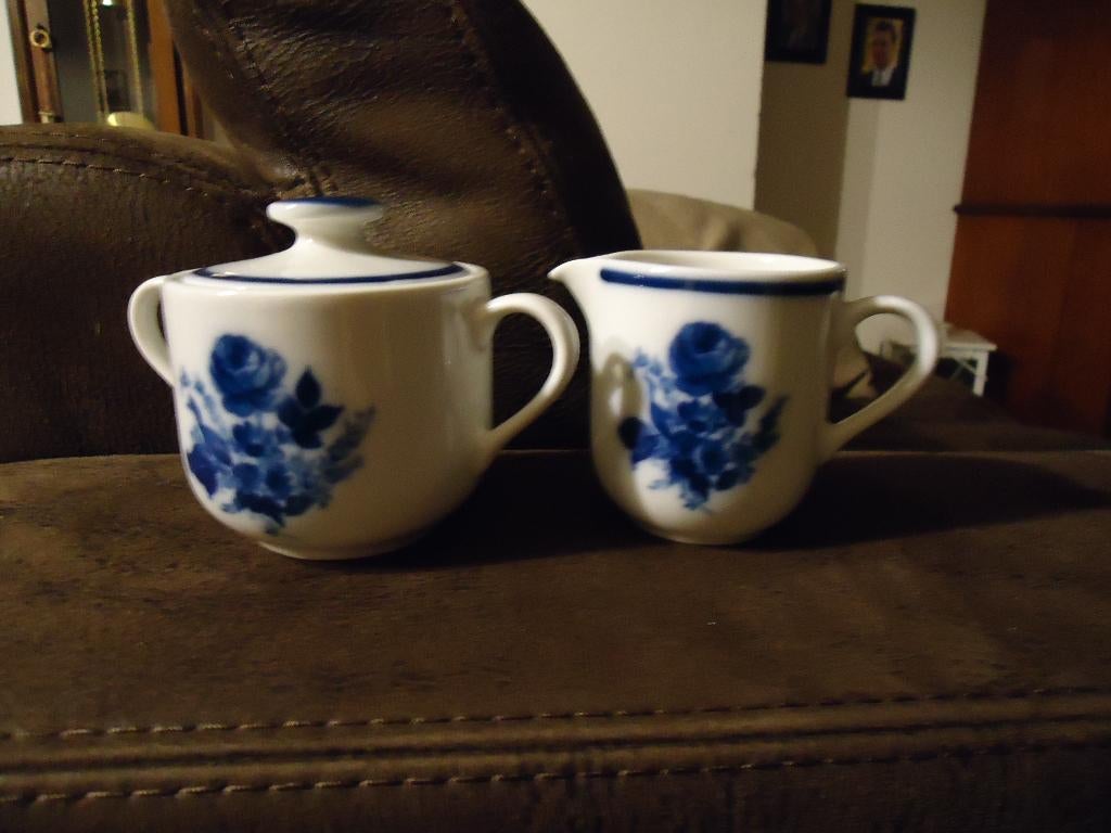 Douwe Egberts suikerpot en melkkannetje, Ophalen of Verzenden, Zo goed als nieuw, Bord(en), Overige stijlen
