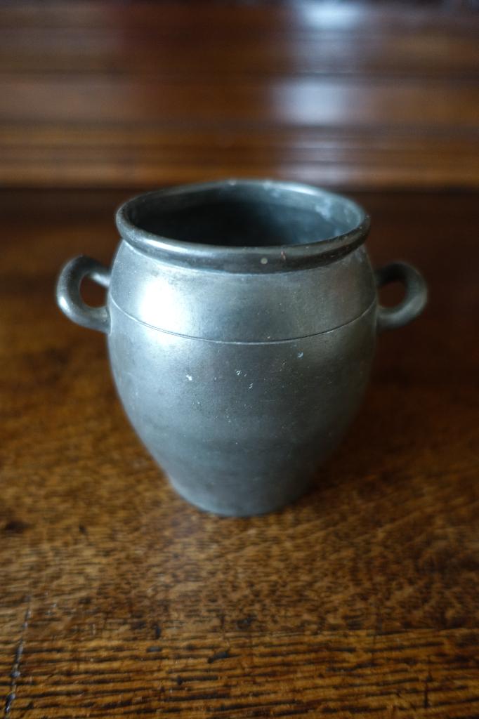 engeltjes tinnen kannetje met oortjes, Antiek en Kunst, Antiek | Tin, Ophalen of Verzenden