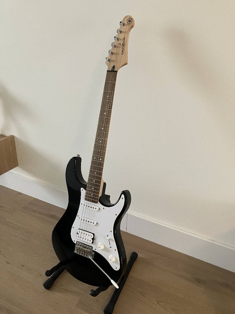 Yamaha Pacifica Electric Guitar, Black, Ophalen of Verzenden, Zo goed als nieuw, Solid body, Overige merken